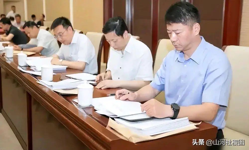 人民币破七意味着什么（人民币再度“破 7”，超 100 万亿地方债堆积成“悬崖”，如何破局）(图2)