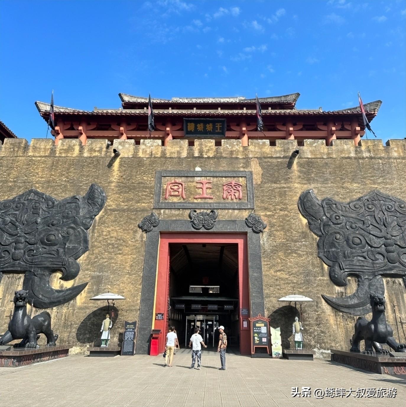 横店在哪个城市（浙江横店影视城在哪里，票价如何，该如何选路线，这里给你答案！）(图4)